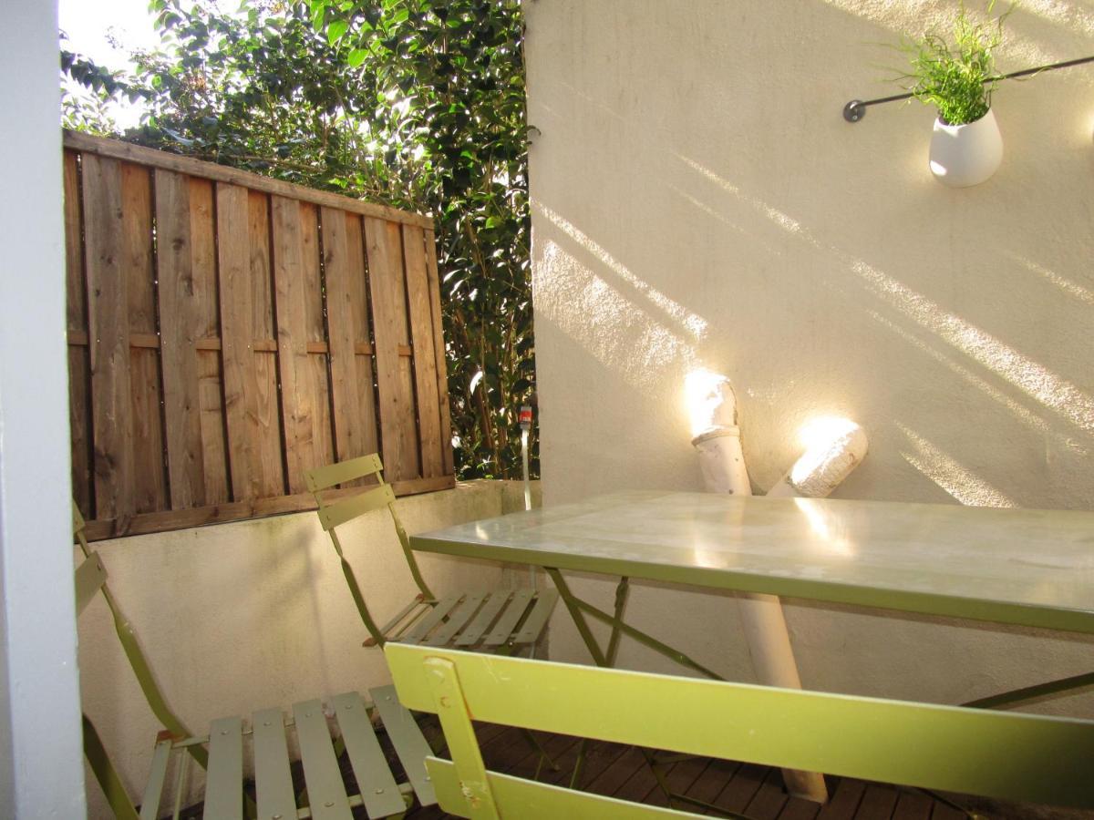 Maison 3 Chambres - Terrasse - Climatisation 10 Minutes A Pied Du Pont D'Avignon Exterior photo